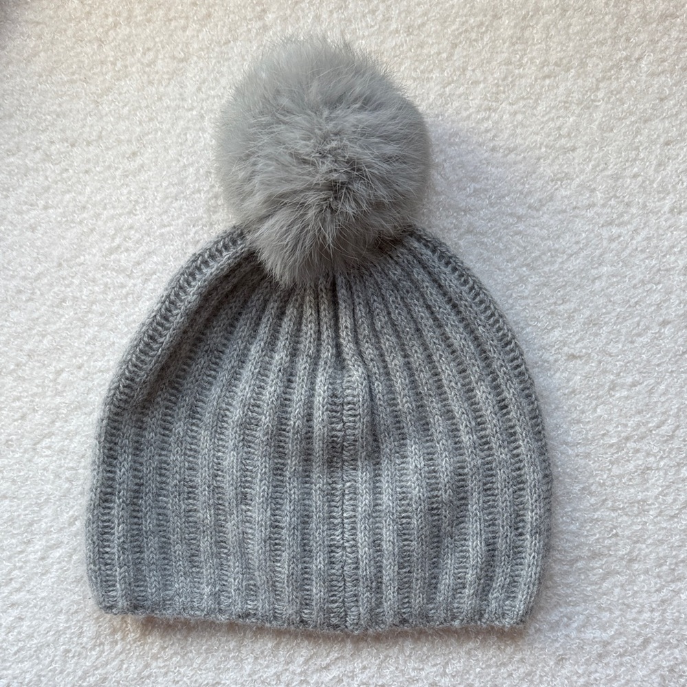 Restoration Hardware Grey RIBBED CASHMERE BEANIE WITH FUR POM-POM - Picture 3 of 6